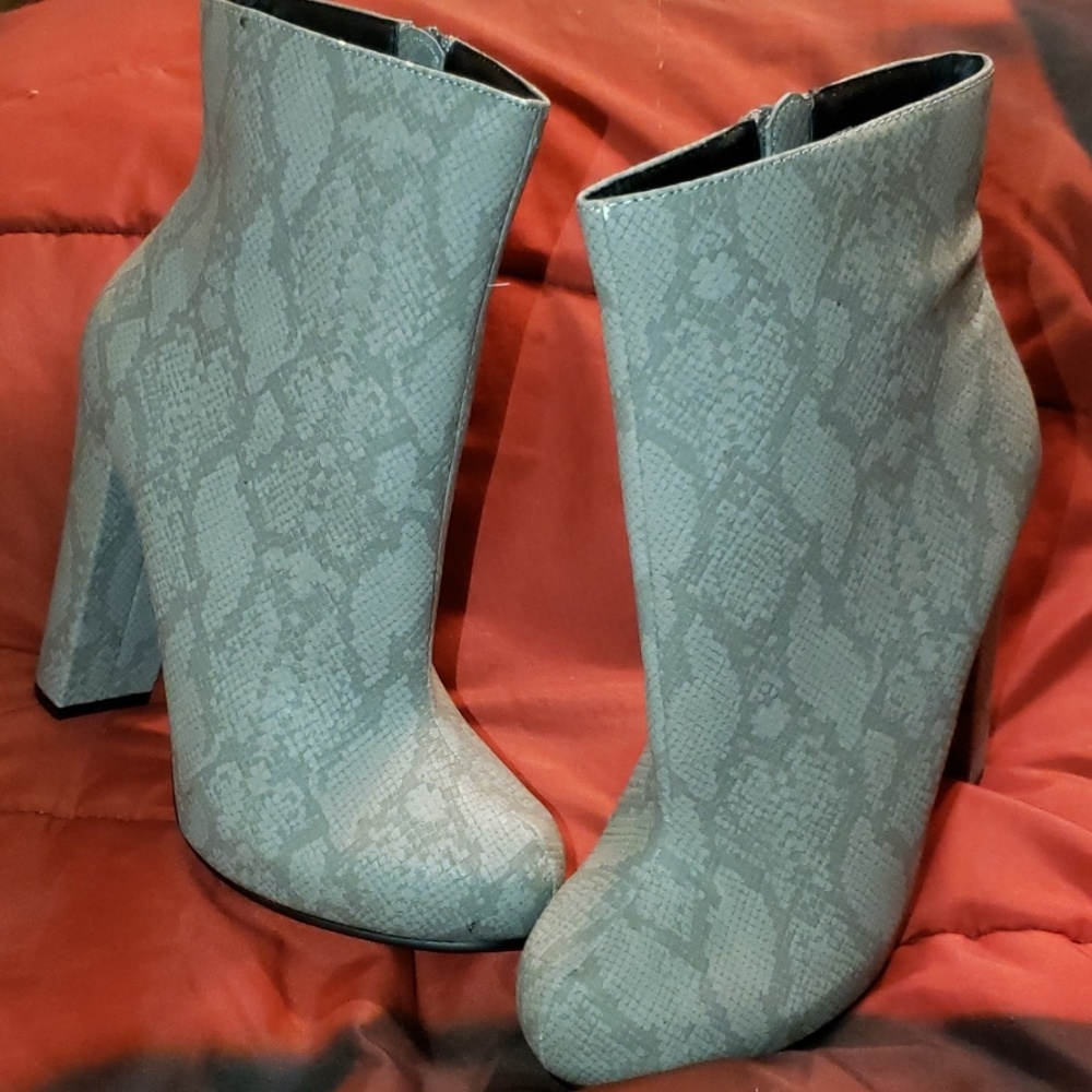 Michael Antonio Grey Snake Skins